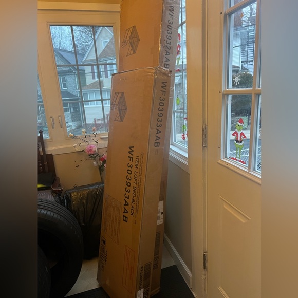 Full Size bed .Product Dimensions 78"L x 56.3"W x 70.9"H - Picture 3 of 4